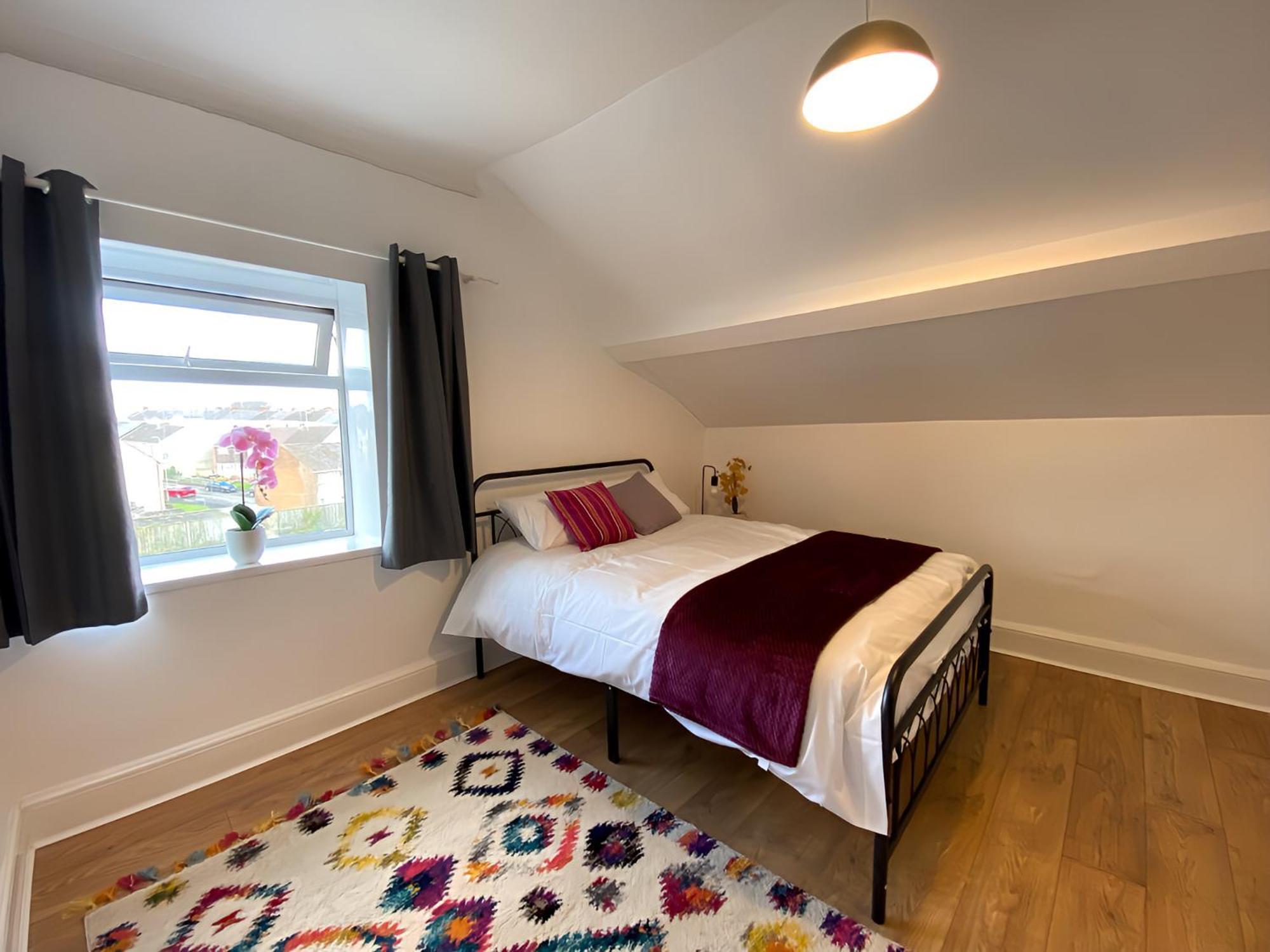 4-Bedroom Home - Perfect For Those Working In Bridgend - By Tailored Accommodation Exterior photo